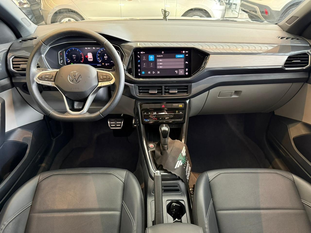 VOLKSWAGEN T-Cross - Foto