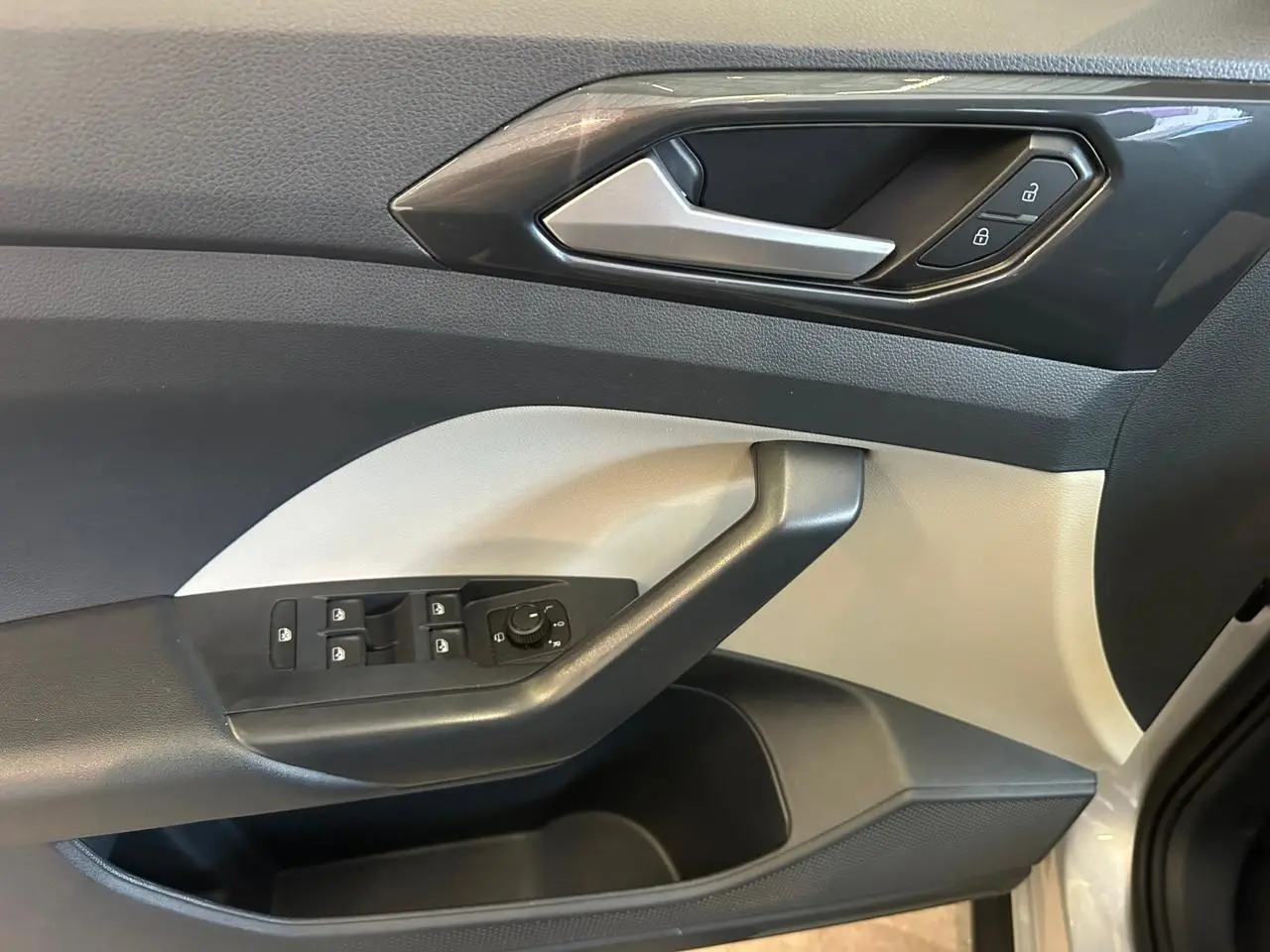 VOLKSWAGEN T-Cross - Foto