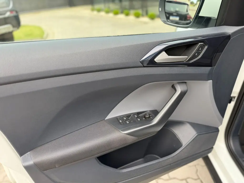 VOLKSWAGEN T-Cross - Foto