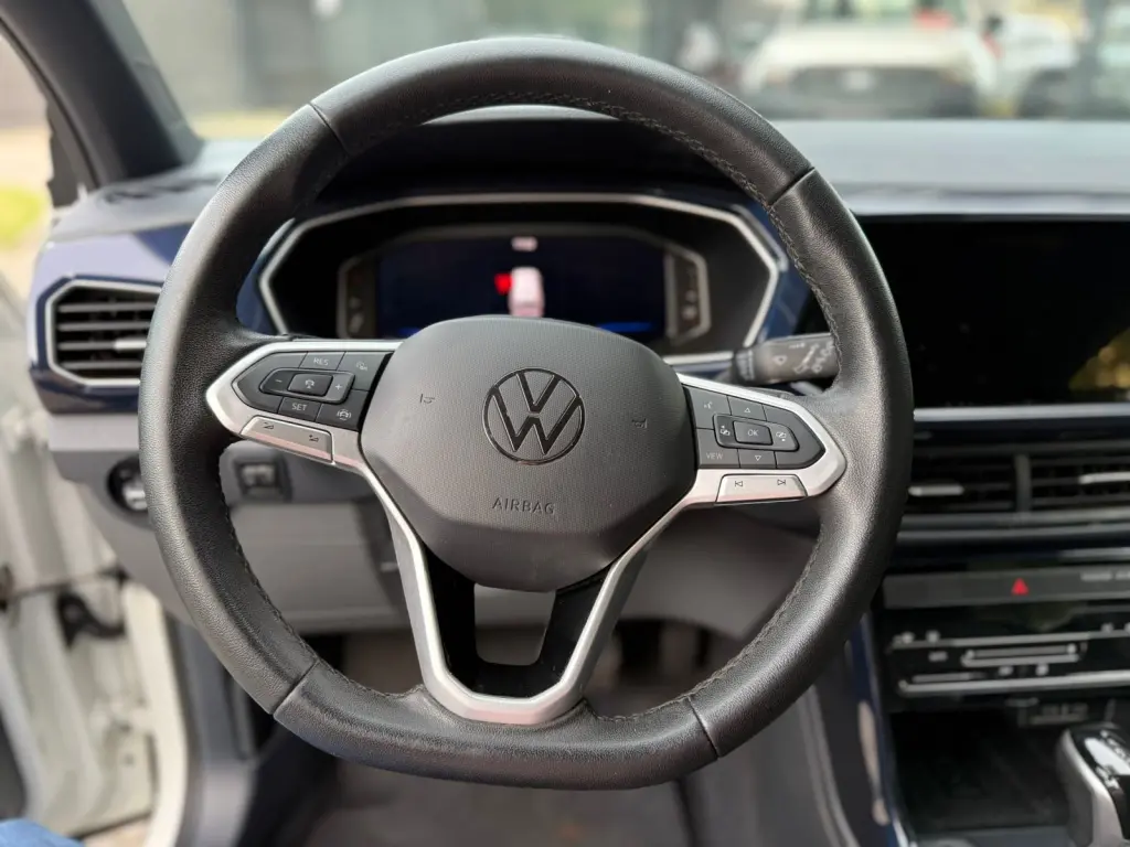 VOLKSWAGEN T-Cross - Foto