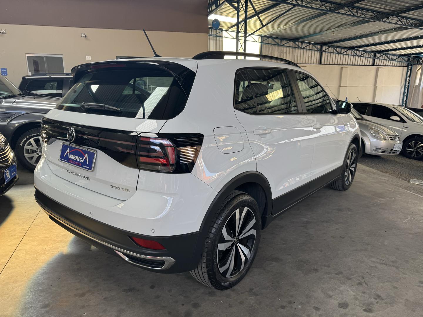 VOLKSWAGEN T-Cross - Foto