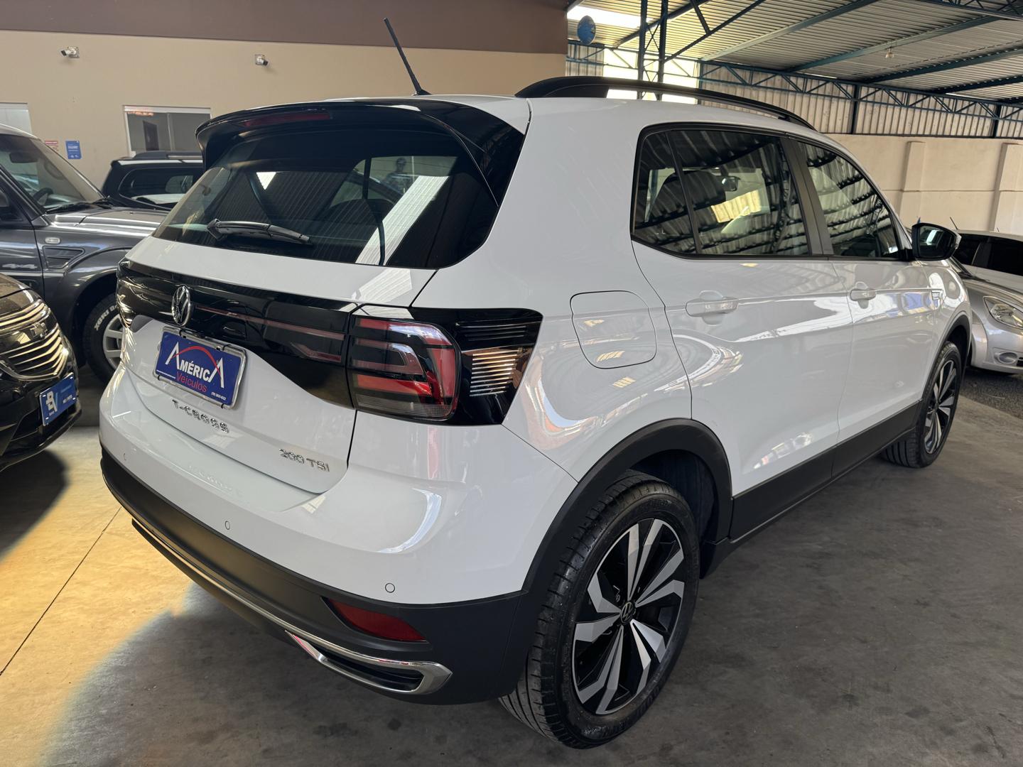 VOLKSWAGEN T-Cross - Foto