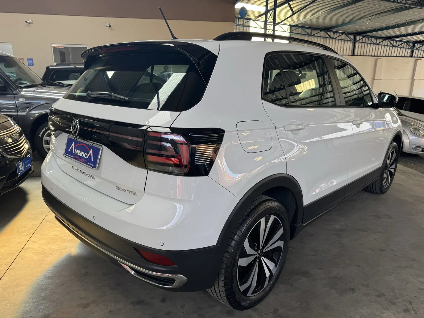 VOLKSWAGEN T-Cross - Foto