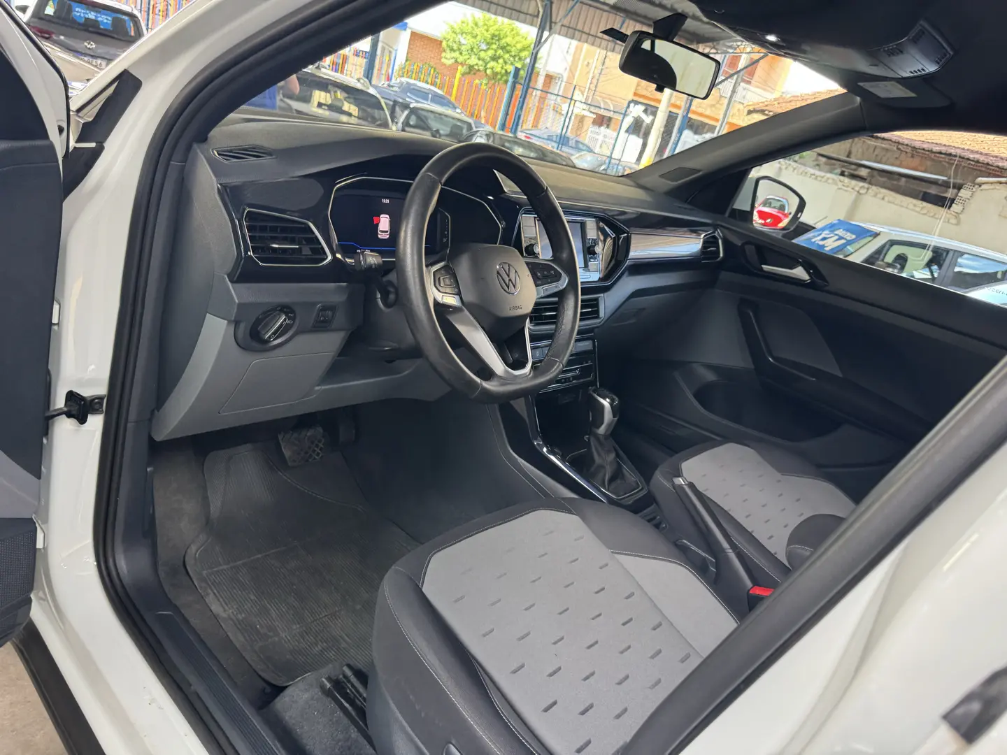 VOLKSWAGEN T-Cross - Foto