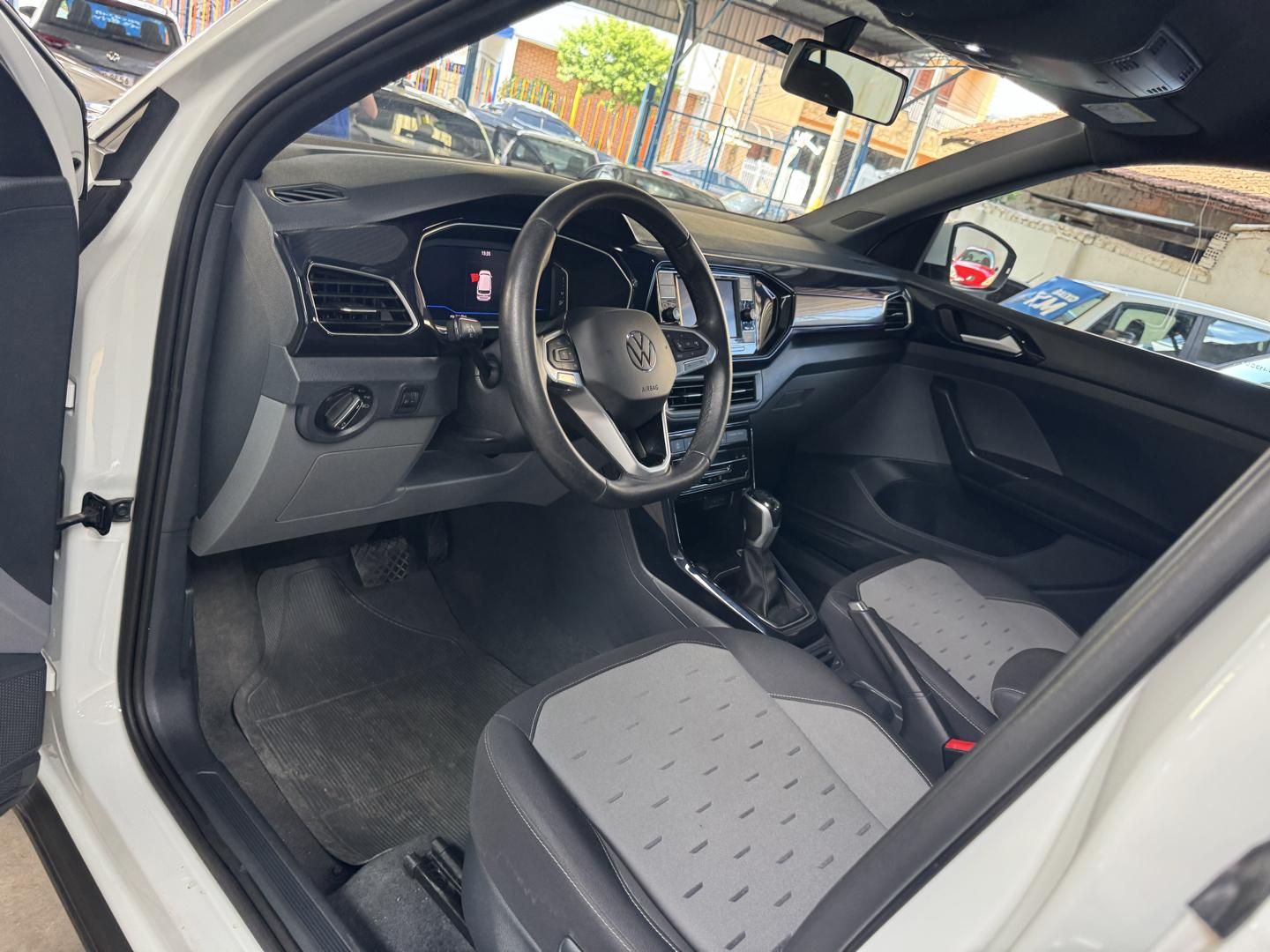 VOLKSWAGEN T-Cross - Foto