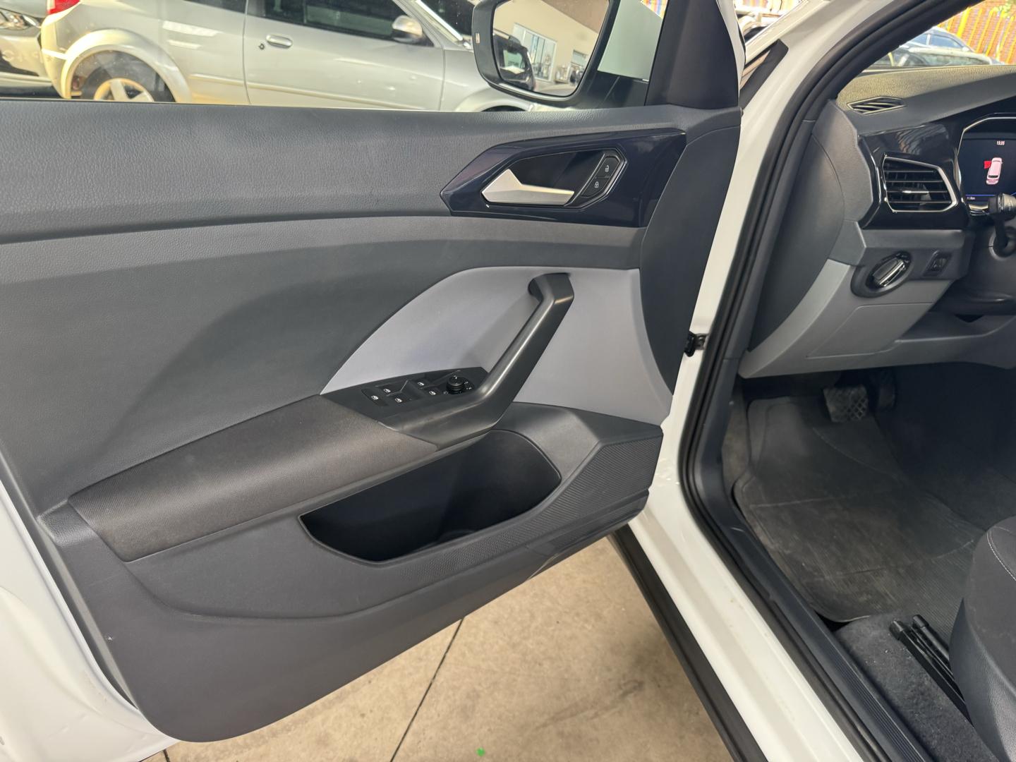 VOLKSWAGEN T-Cross - Foto