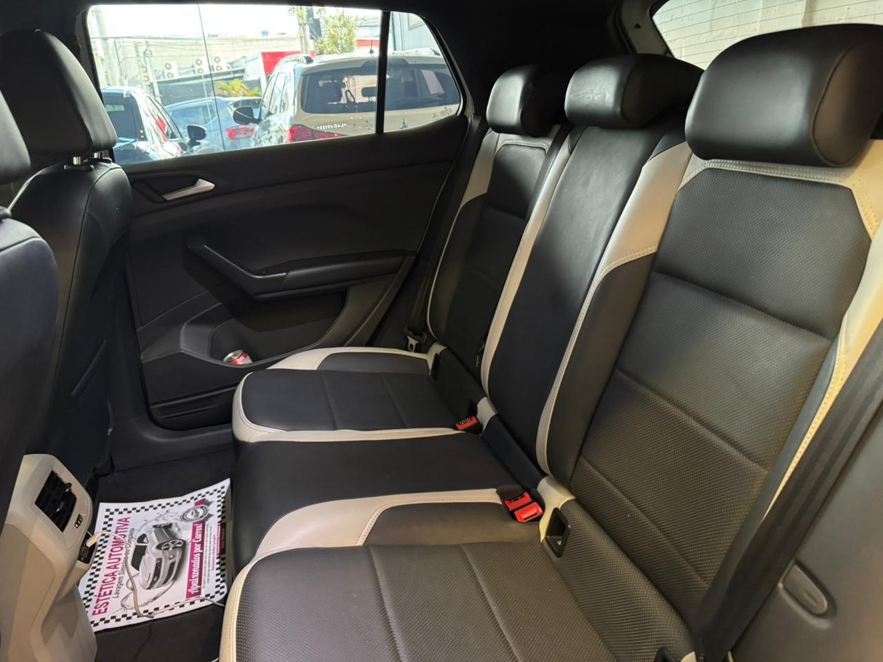 VOLKSWAGEN T-Cross - Foto