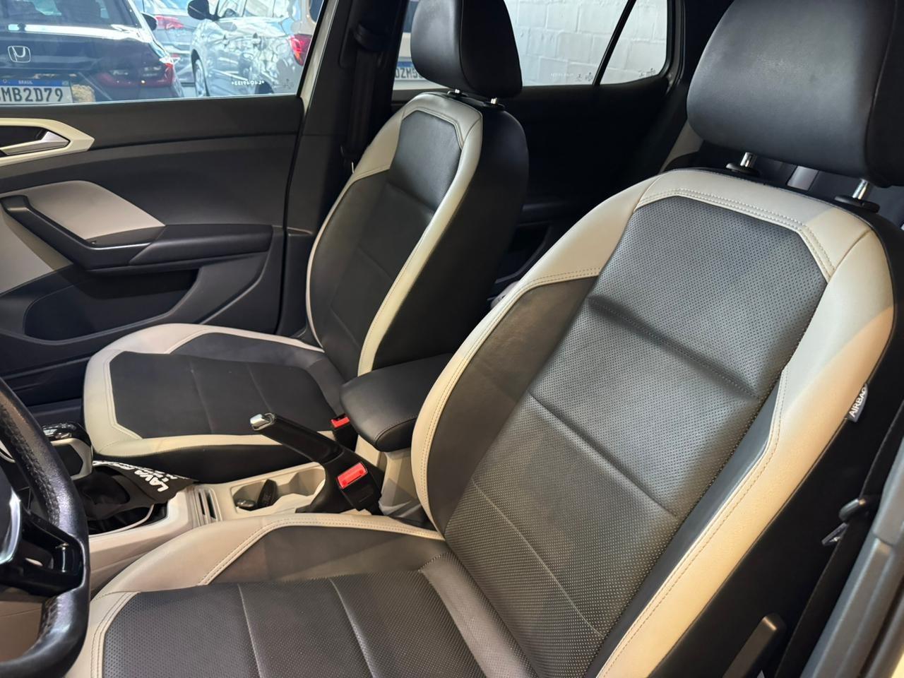 VOLKSWAGEN T-Cross - Foto