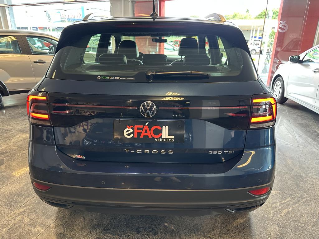 VOLKSWAGEN T-Cross - Foto