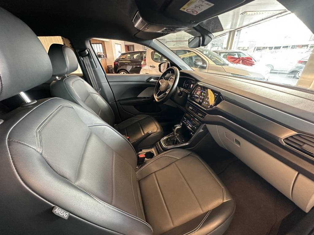 VOLKSWAGEN T-Cross - Foto