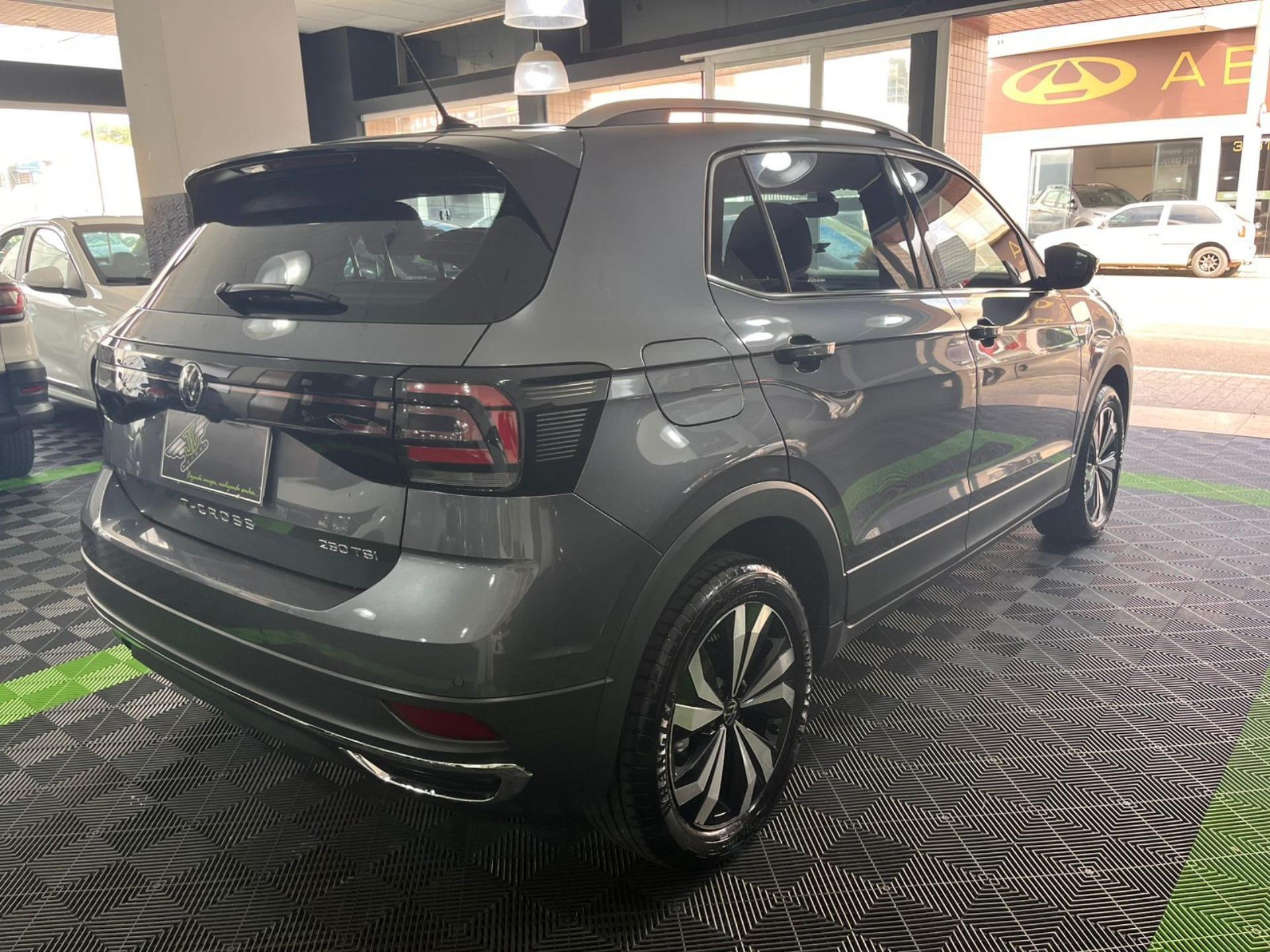 VOLKSWAGEN T-Cross - Foto