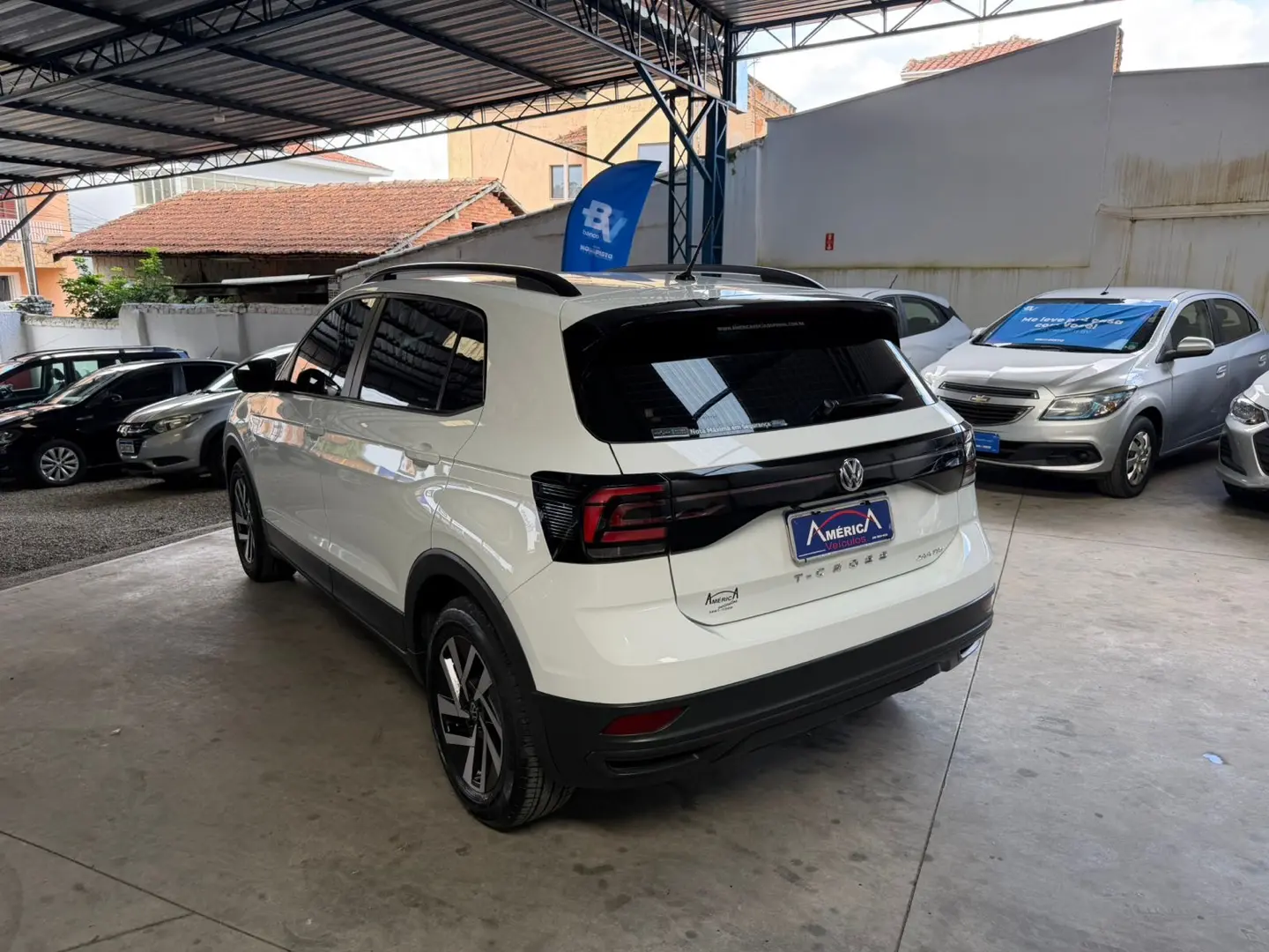 VOLKSWAGEN T-Cross - Foto