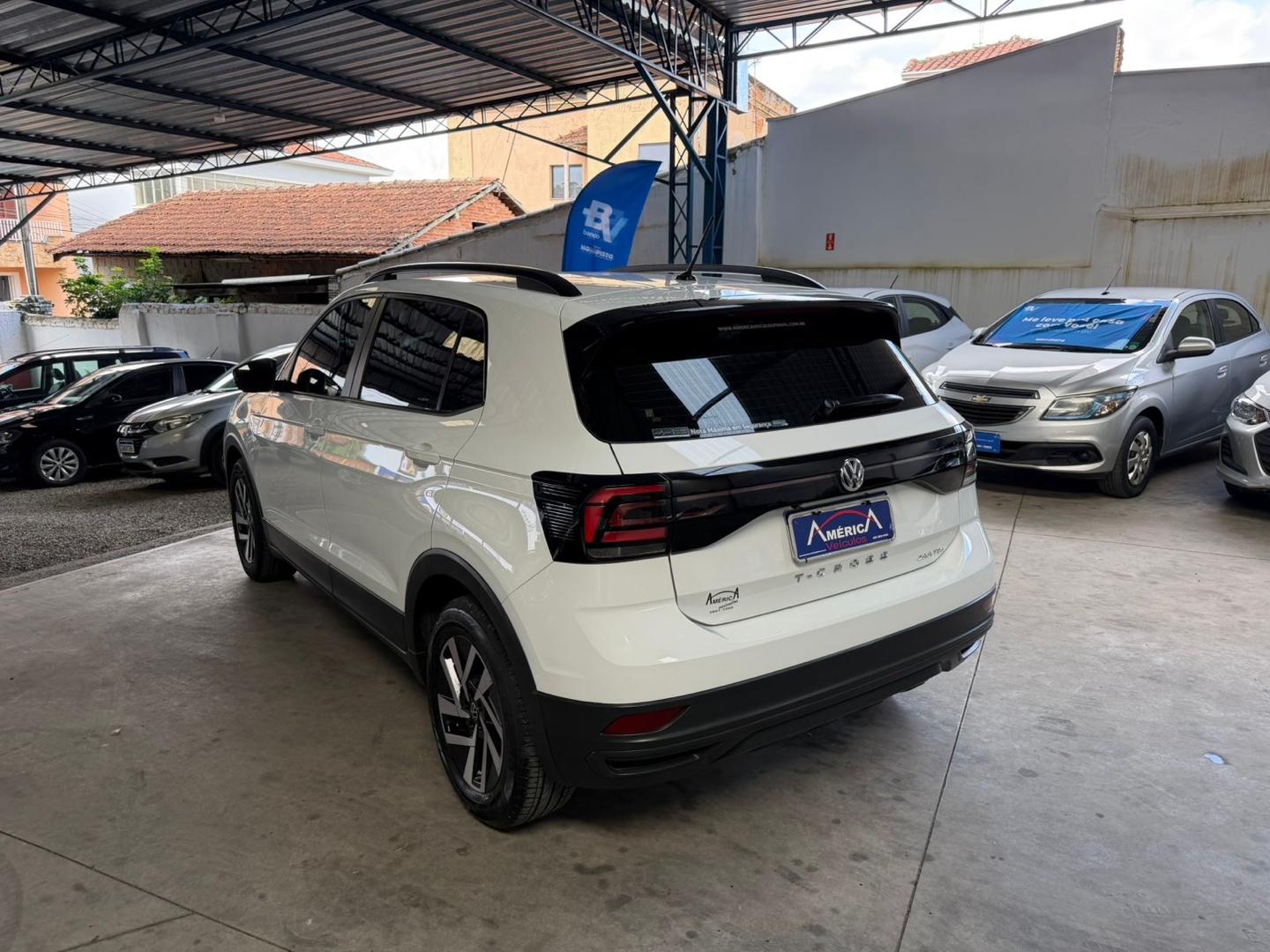 VOLKSWAGEN T-Cross - Foto