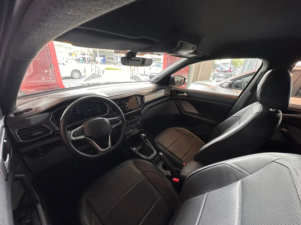 VOLKSWAGEN T-Cross - Foto