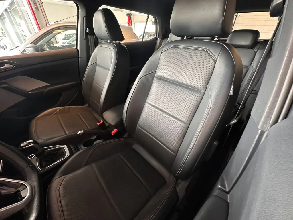 VOLKSWAGEN T-Cross - Foto