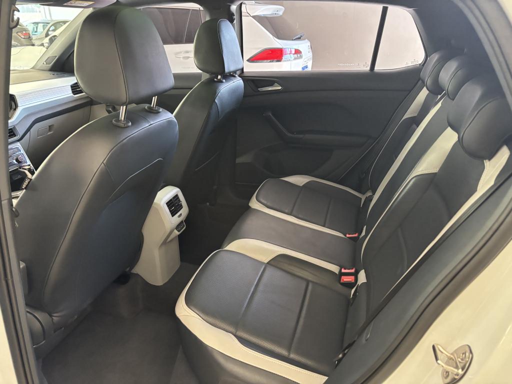 VOLKSWAGEN T-Cross - Foto