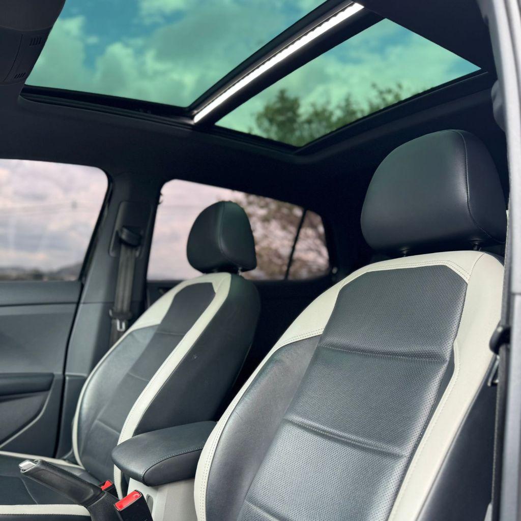 VOLKSWAGEN T-Cross - Foto