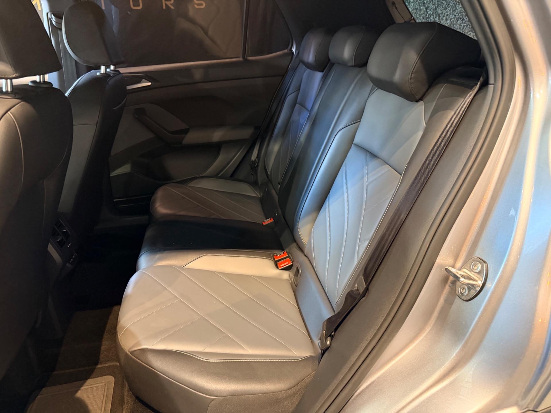 VOLKSWAGEN T-Cross - Foto