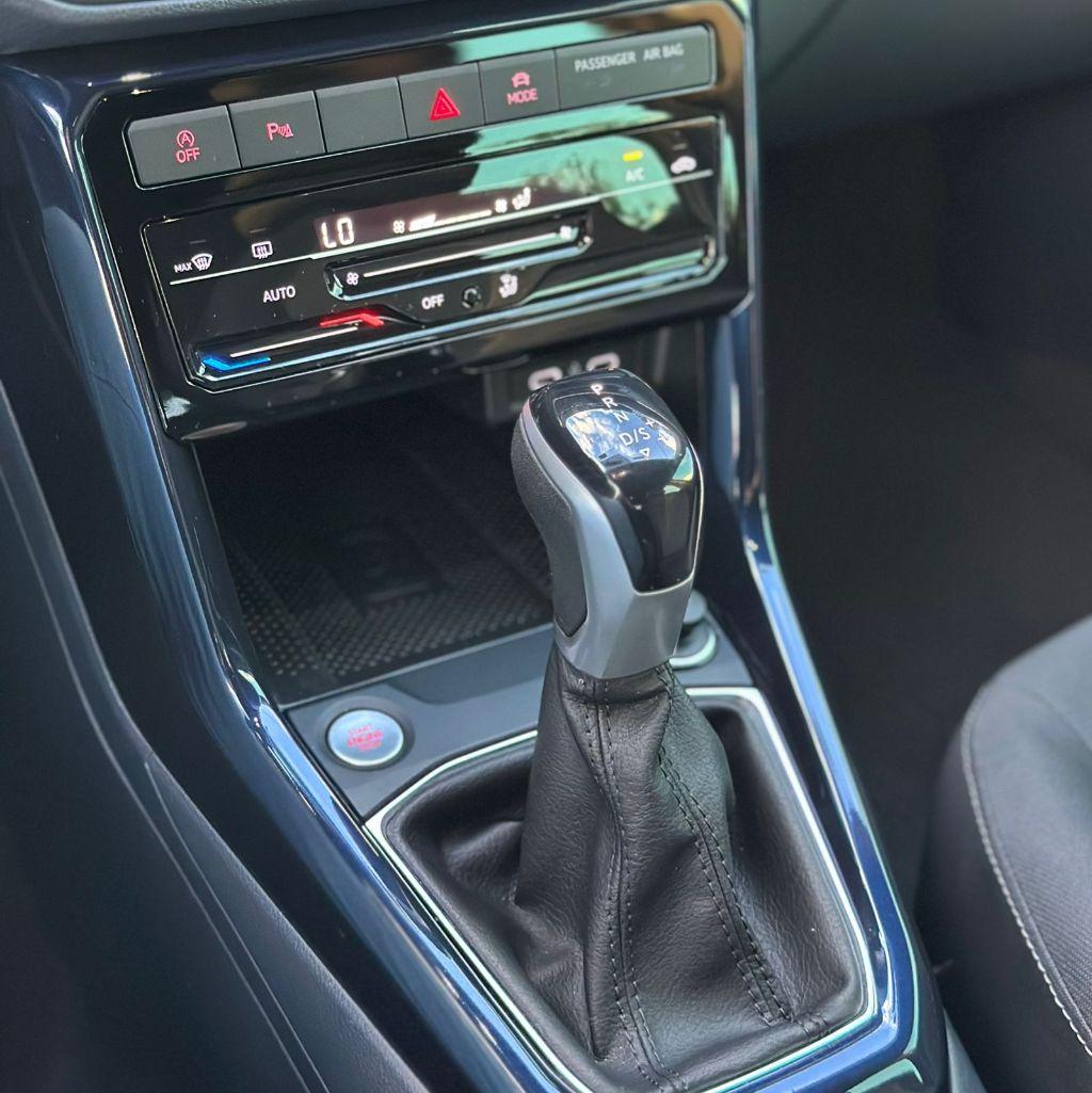 VOLKSWAGEN T-Cross - Foto