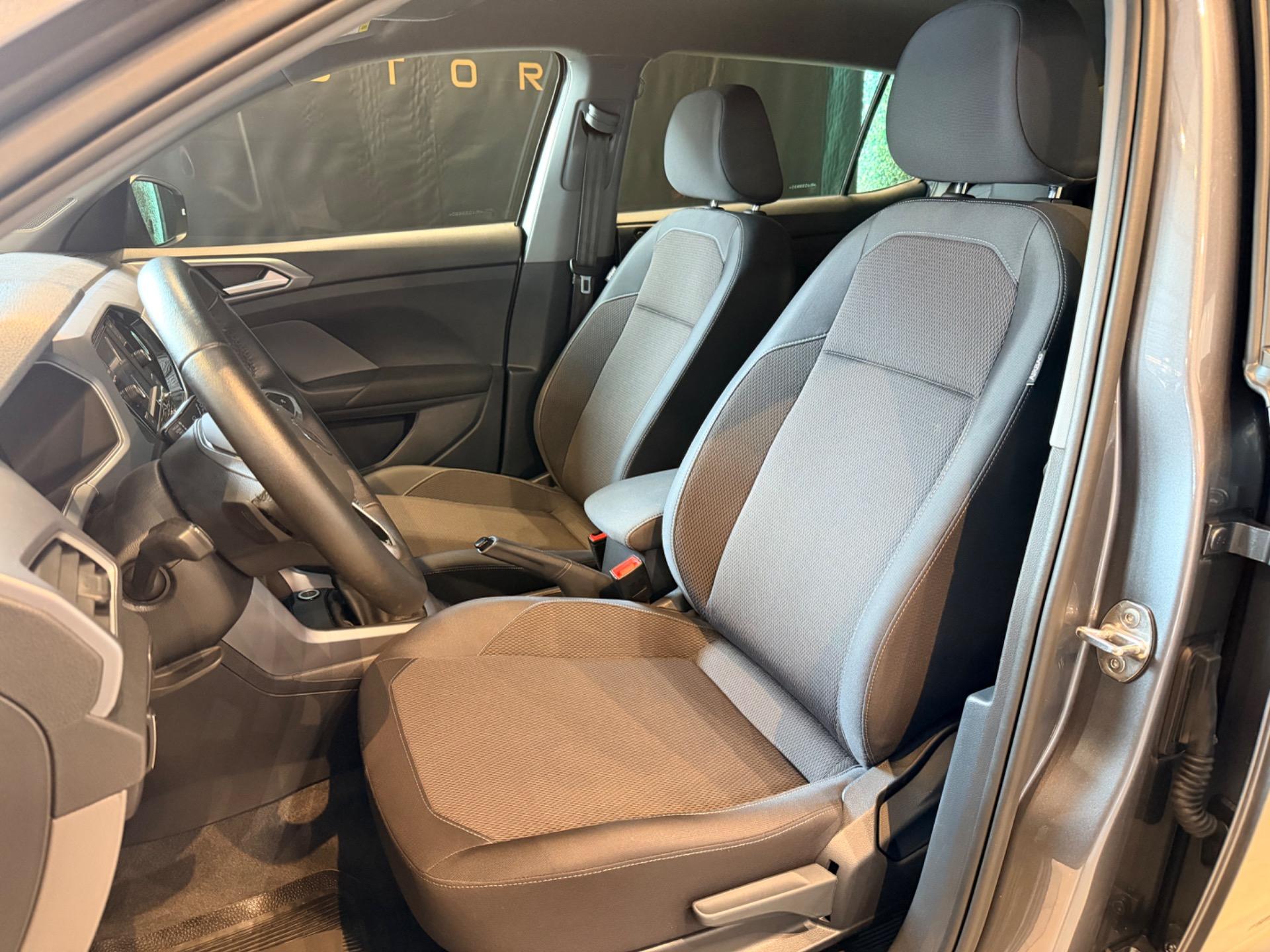 VOLKSWAGEN T-Cross - Foto