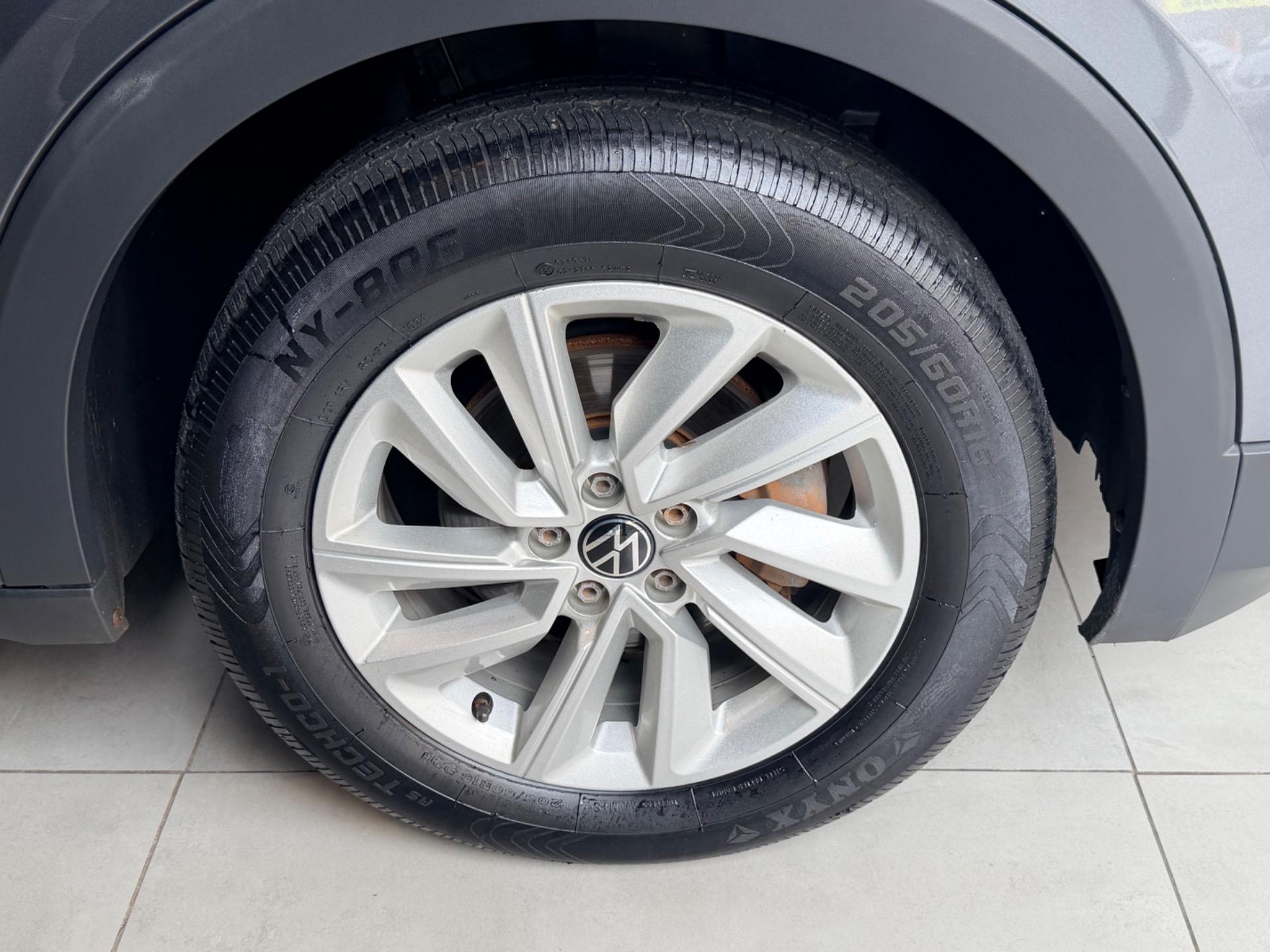 VOLKSWAGEN T-Cross - Foto