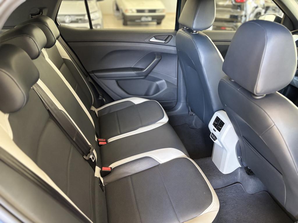 VOLKSWAGEN T-Cross - Foto