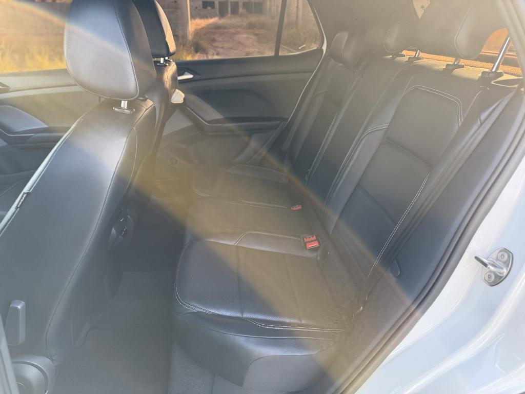 VOLKSWAGEN T-Cross - Foto