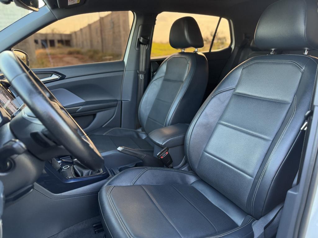 VOLKSWAGEN T-Cross - Foto