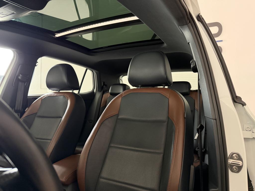 VOLKSWAGEN T-Cross - Foto