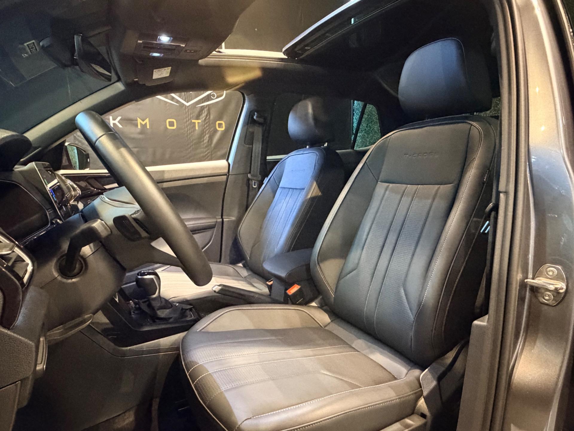 VOLKSWAGEN T-Cross - Foto
