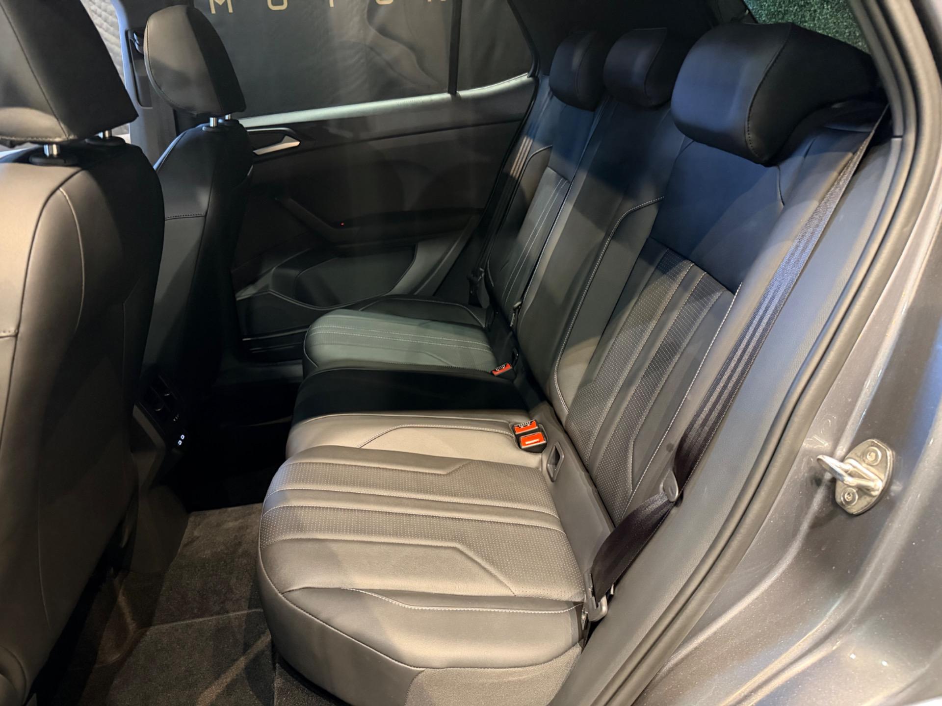 VOLKSWAGEN T-Cross - Foto