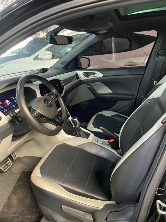 VOLKSWAGEN T-Cross - Foto