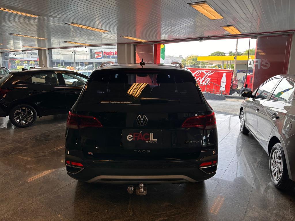 VOLKSWAGEN Taos - Foto