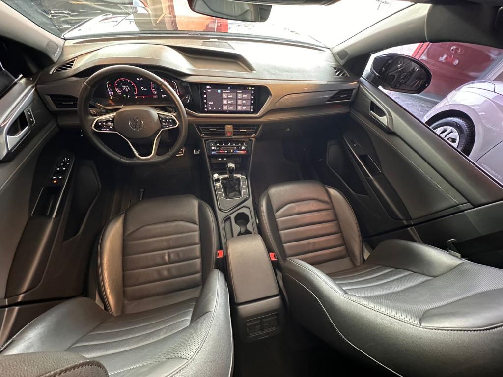 VOLKSWAGEN Taos - Foto