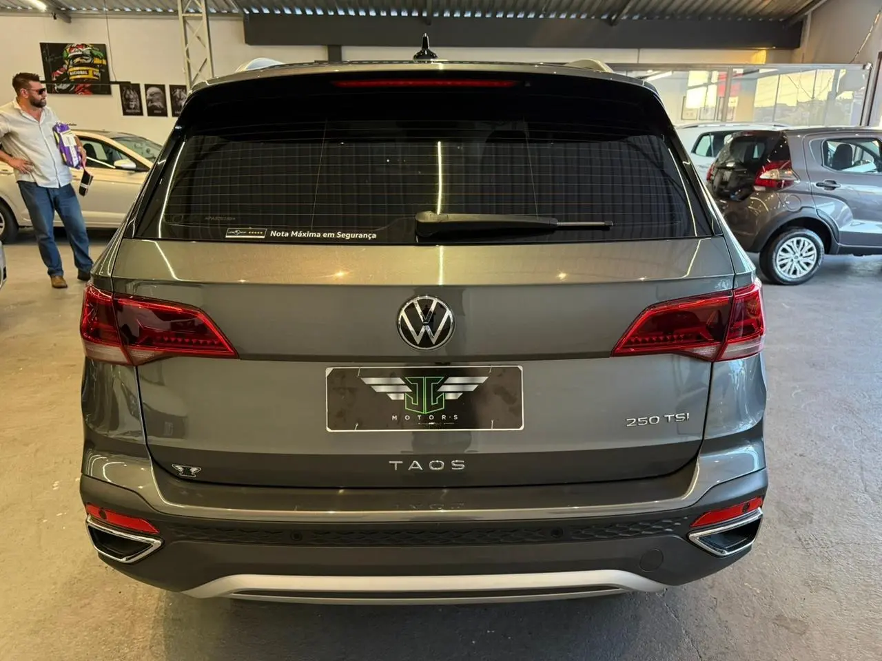 VOLKSWAGEN Taos - Foto