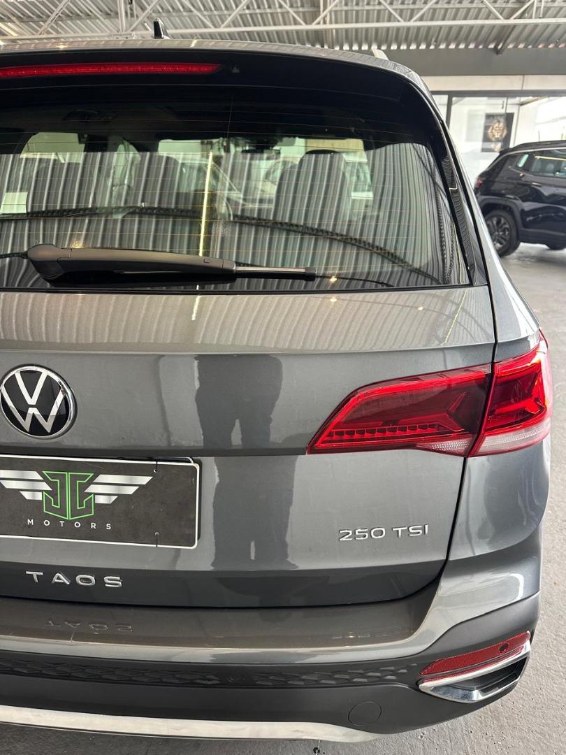 VOLKSWAGEN Taos - Foto