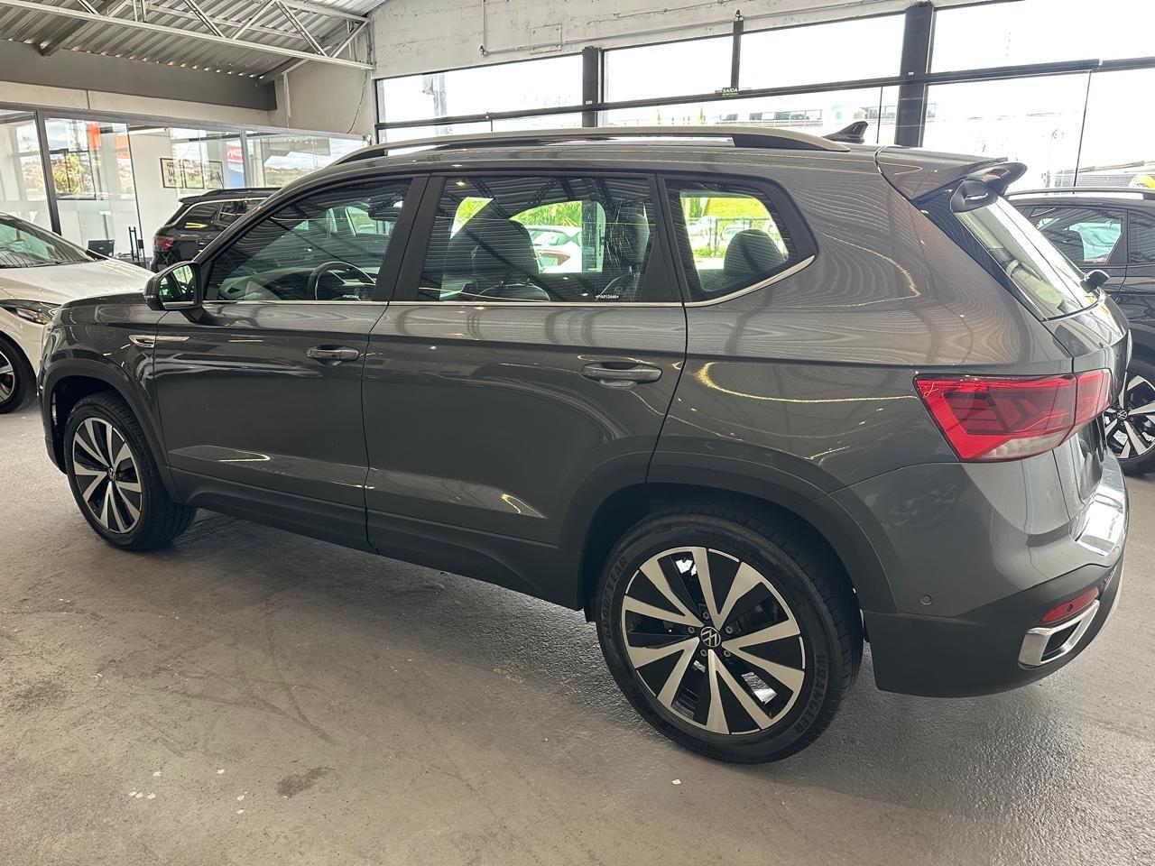 VOLKSWAGEN Taos - Foto