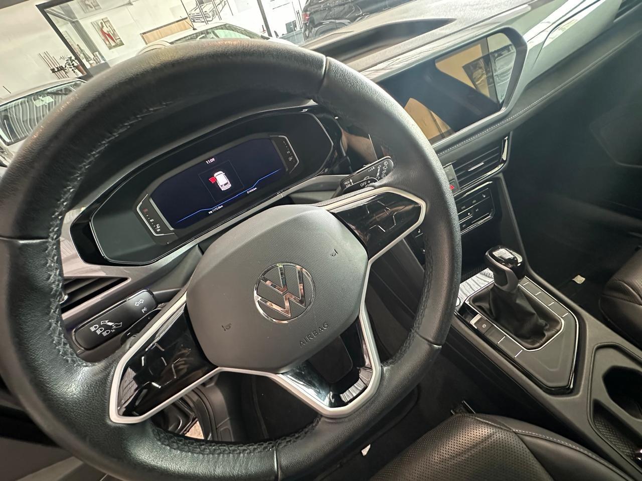 VOLKSWAGEN Taos - Foto