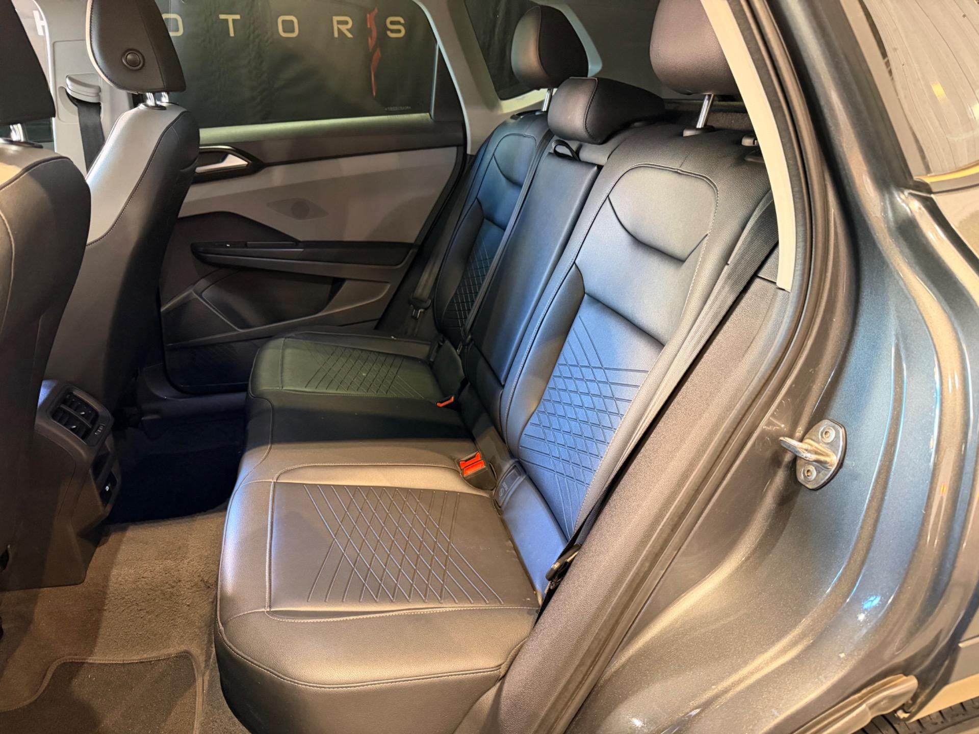 VOLKSWAGEN Taos - Foto