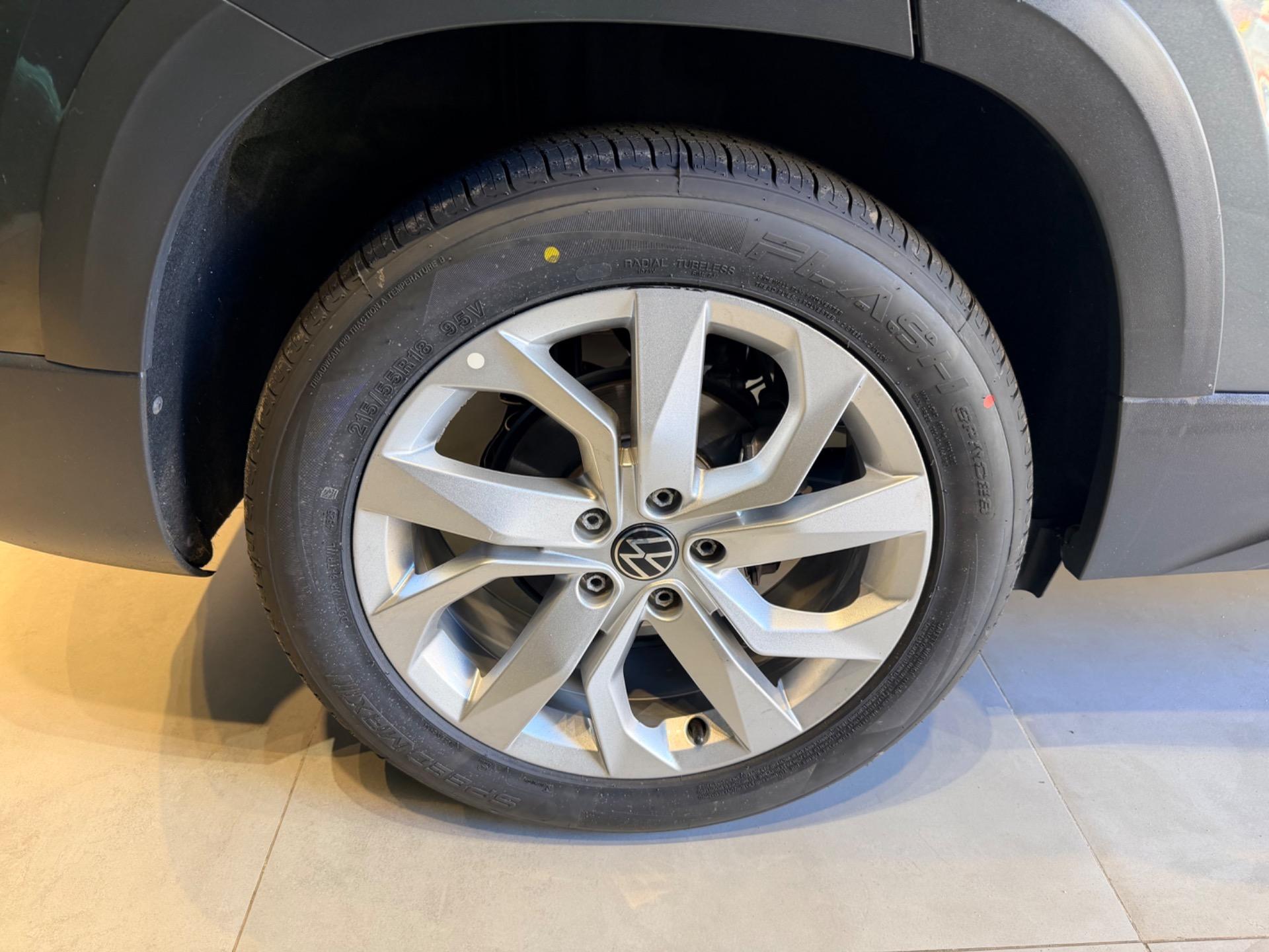 VOLKSWAGEN Taos - Foto