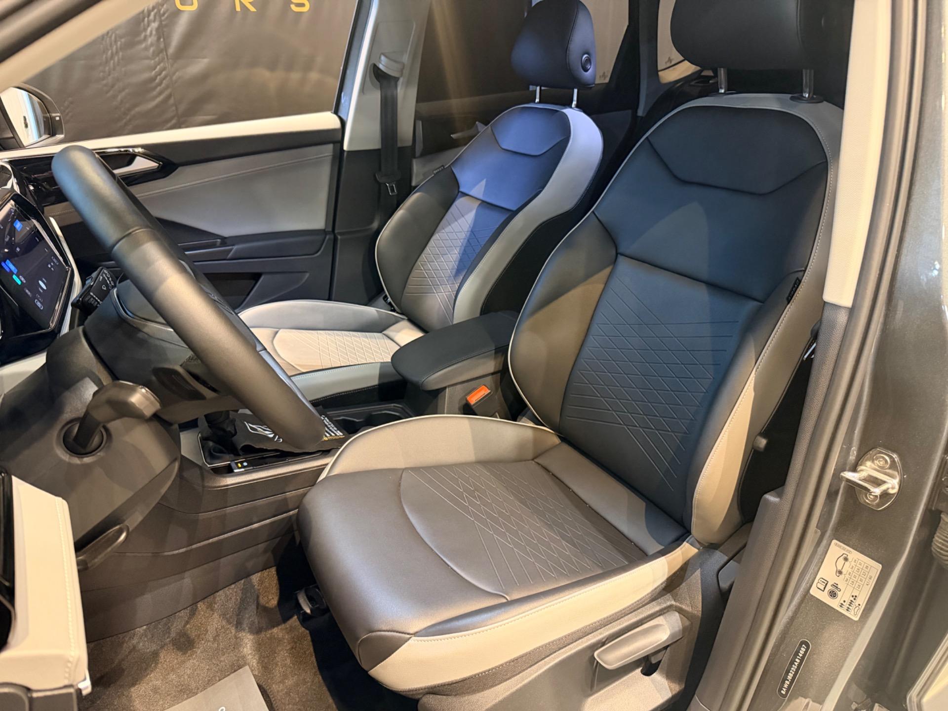 VOLKSWAGEN Taos - Foto