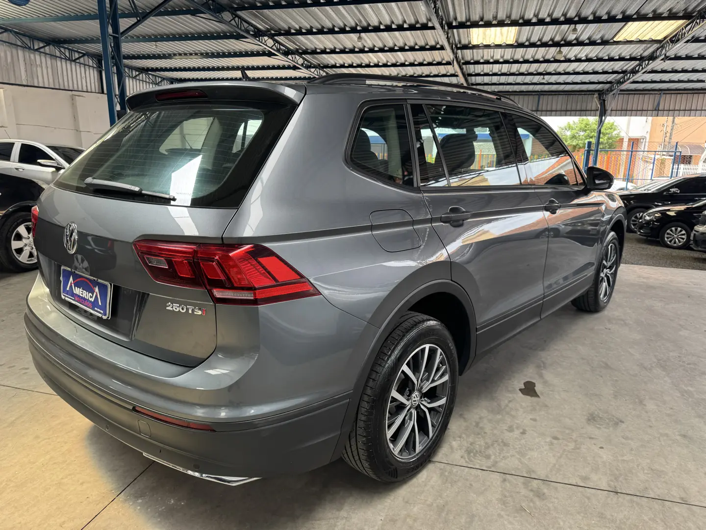 VOLKSWAGEN Tiguan - Foto