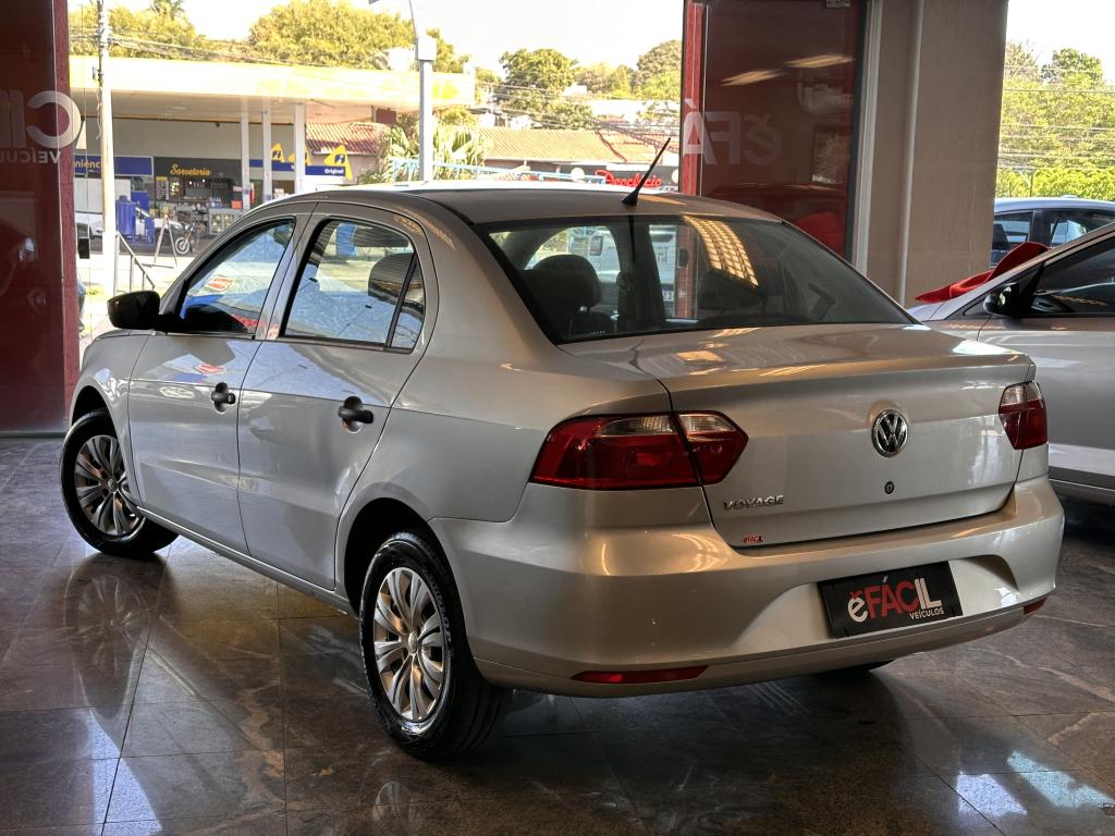 VOLKSWAGEN Voyage - Foto