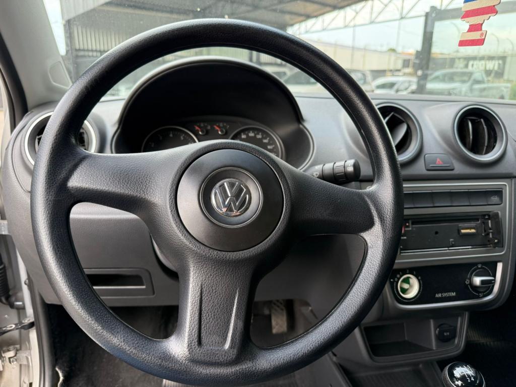 VOLKSWAGEN Voyage - Foto