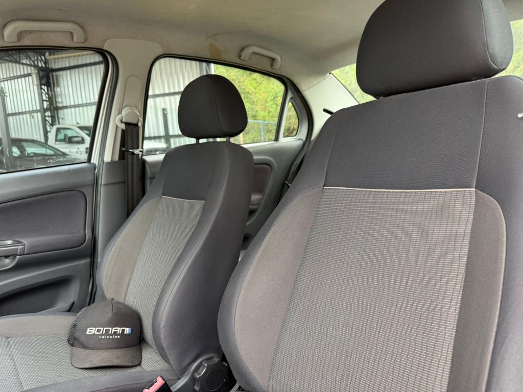 VOLKSWAGEN Voyage - Foto