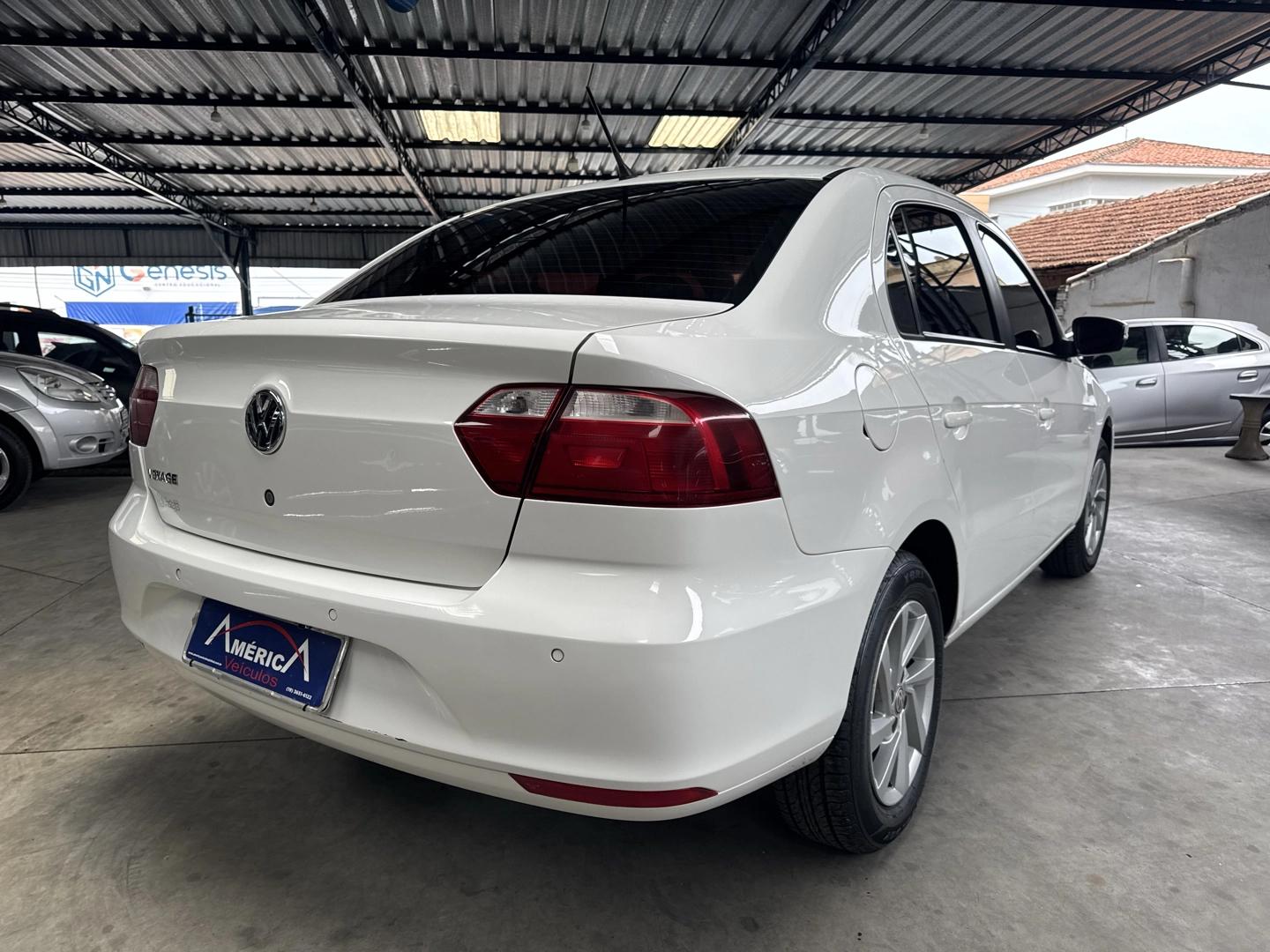 VOLKSWAGEN Voyage - Foto