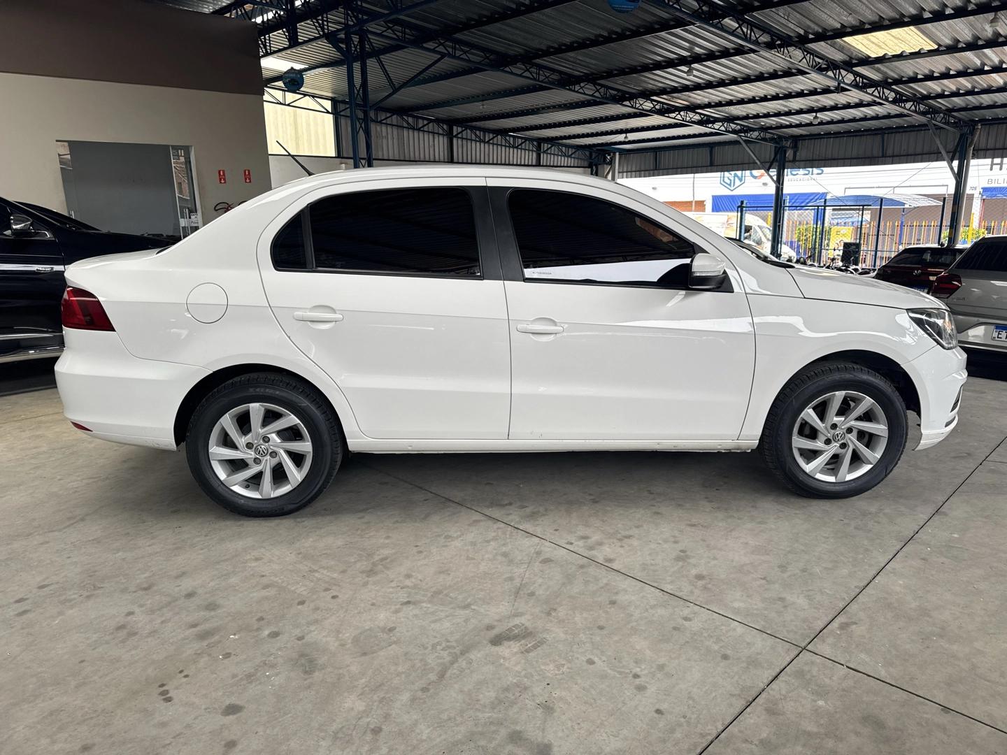 VOLKSWAGEN Voyage - Foto