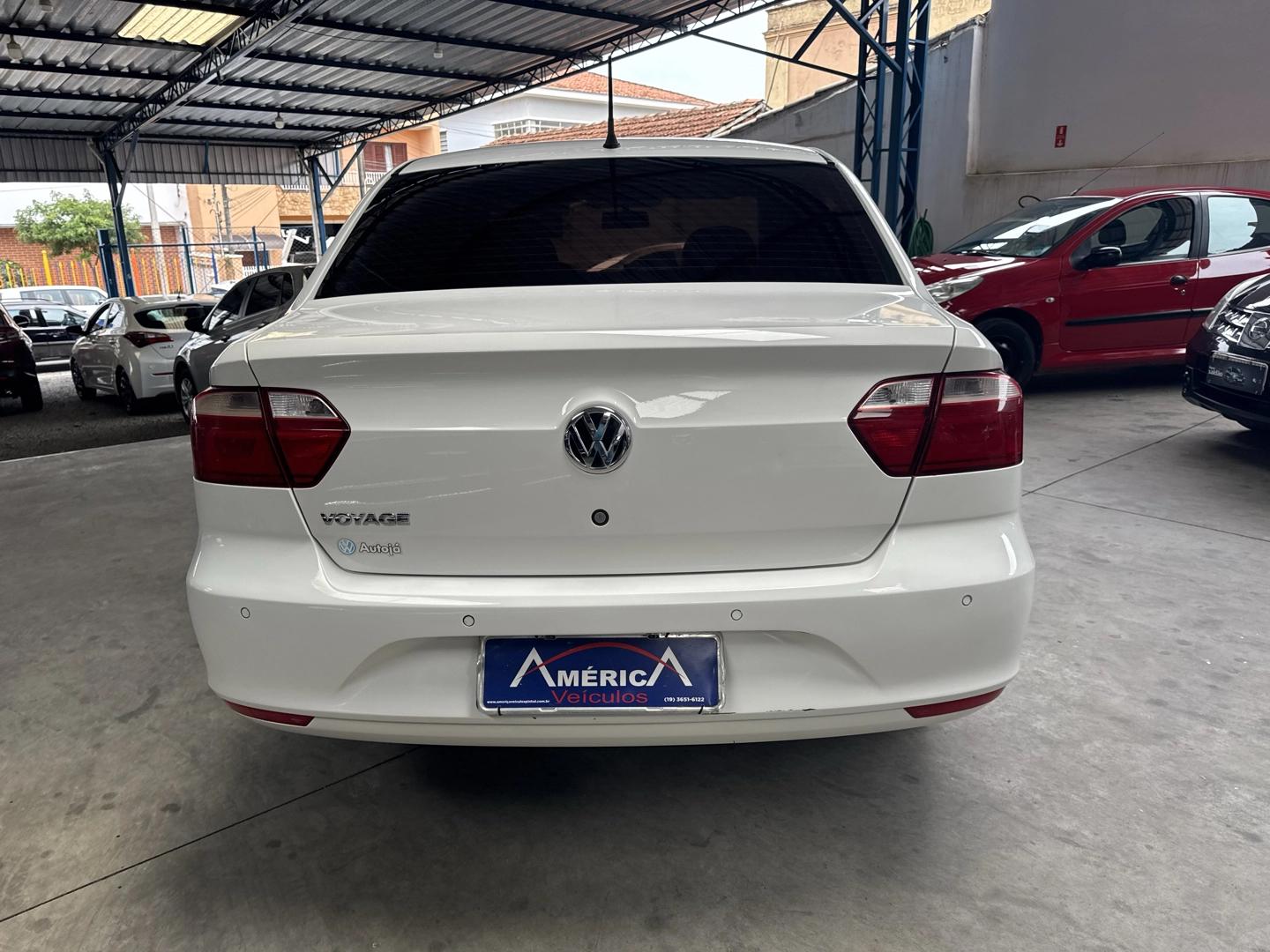 VOLKSWAGEN Voyage - Foto