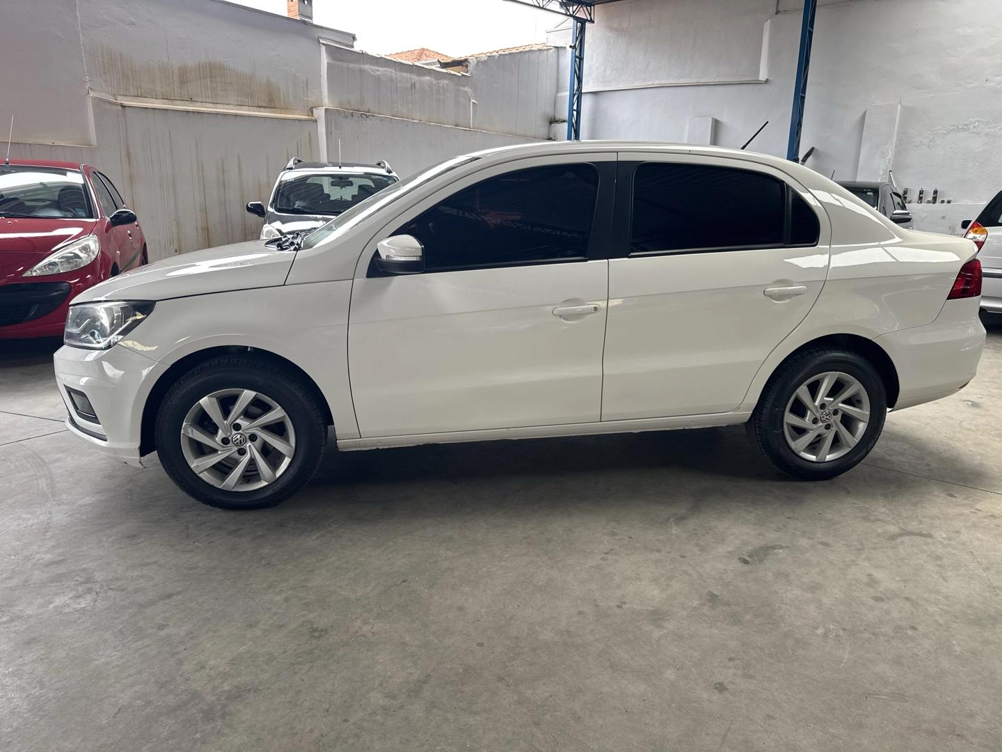 VOLKSWAGEN Voyage - Foto