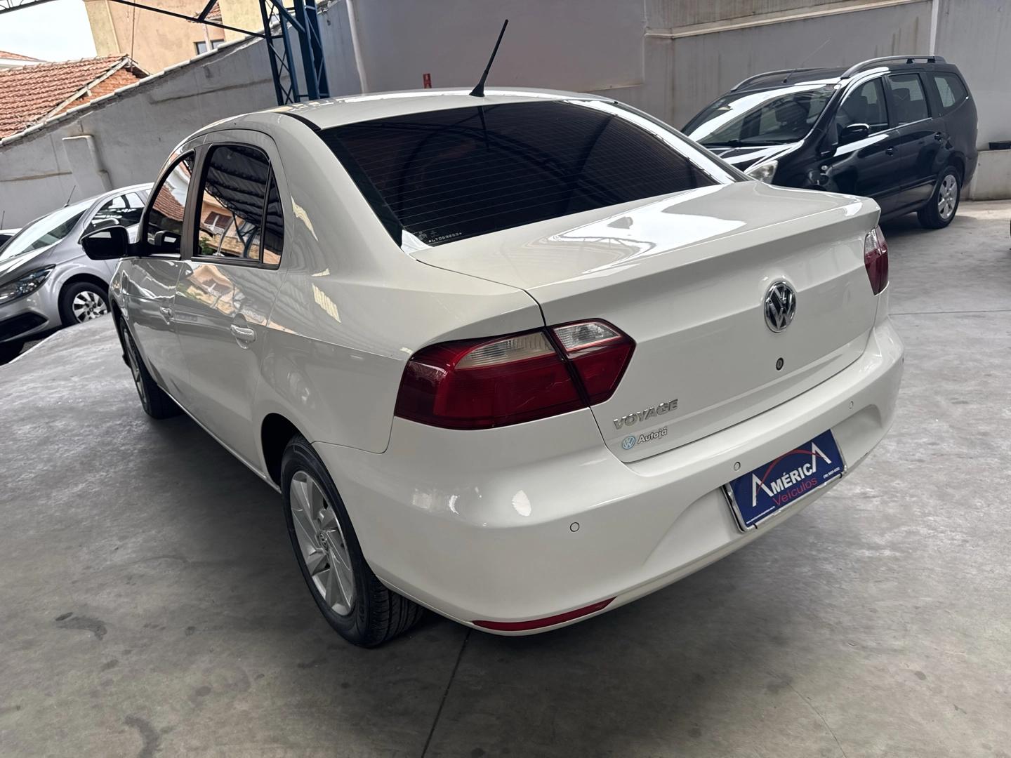 VOLKSWAGEN Voyage - Foto